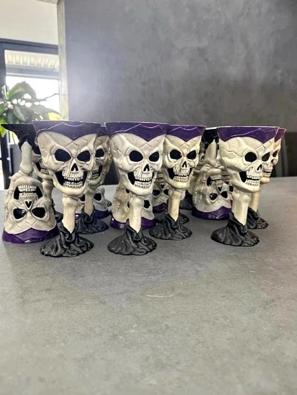 19 Skull Drinkware Set in Purple & White